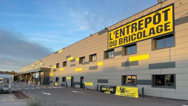 Façade du magasin L'Entrepôt du Bricolage à Montélimar